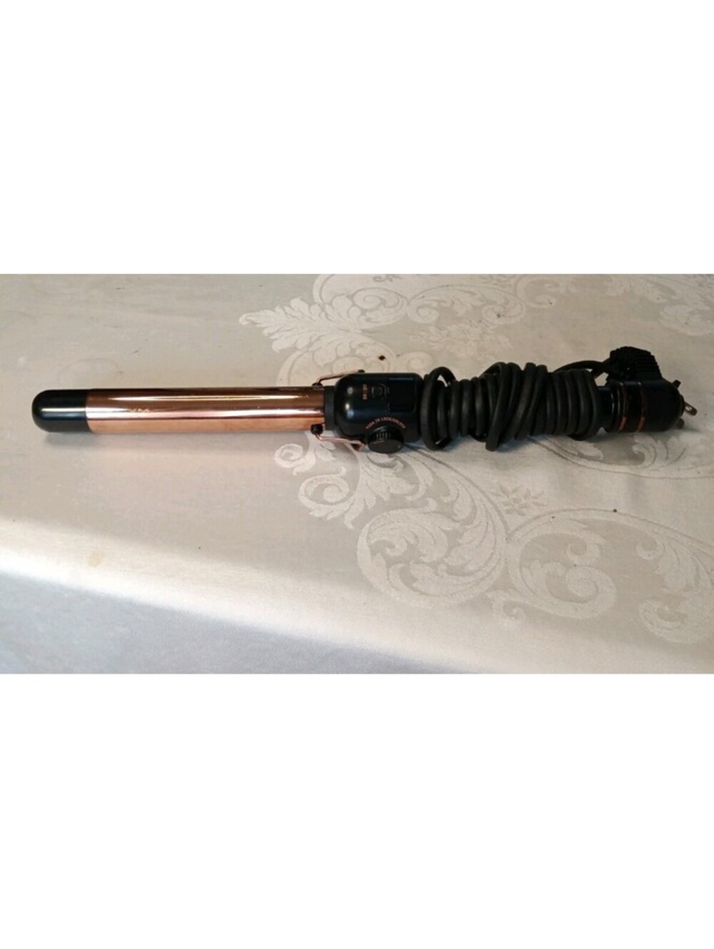 Hot Tools Pro Artist Curling Iron features a rose gold styling surface designed